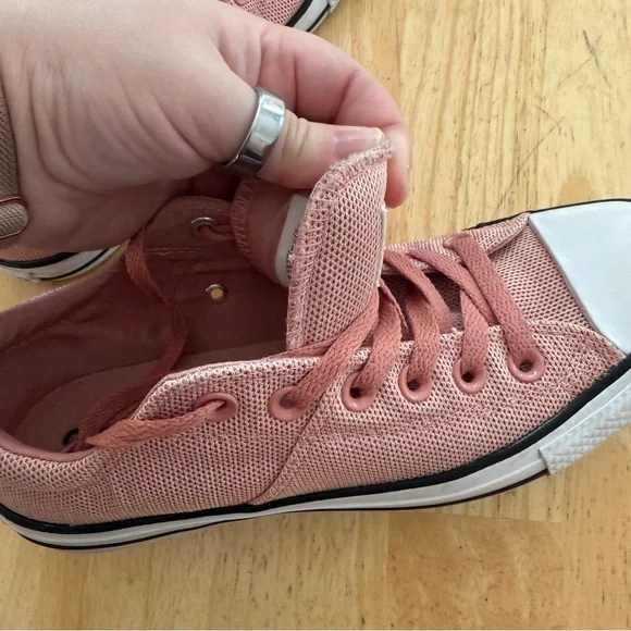 Pink Converse - Picture 7 of 7